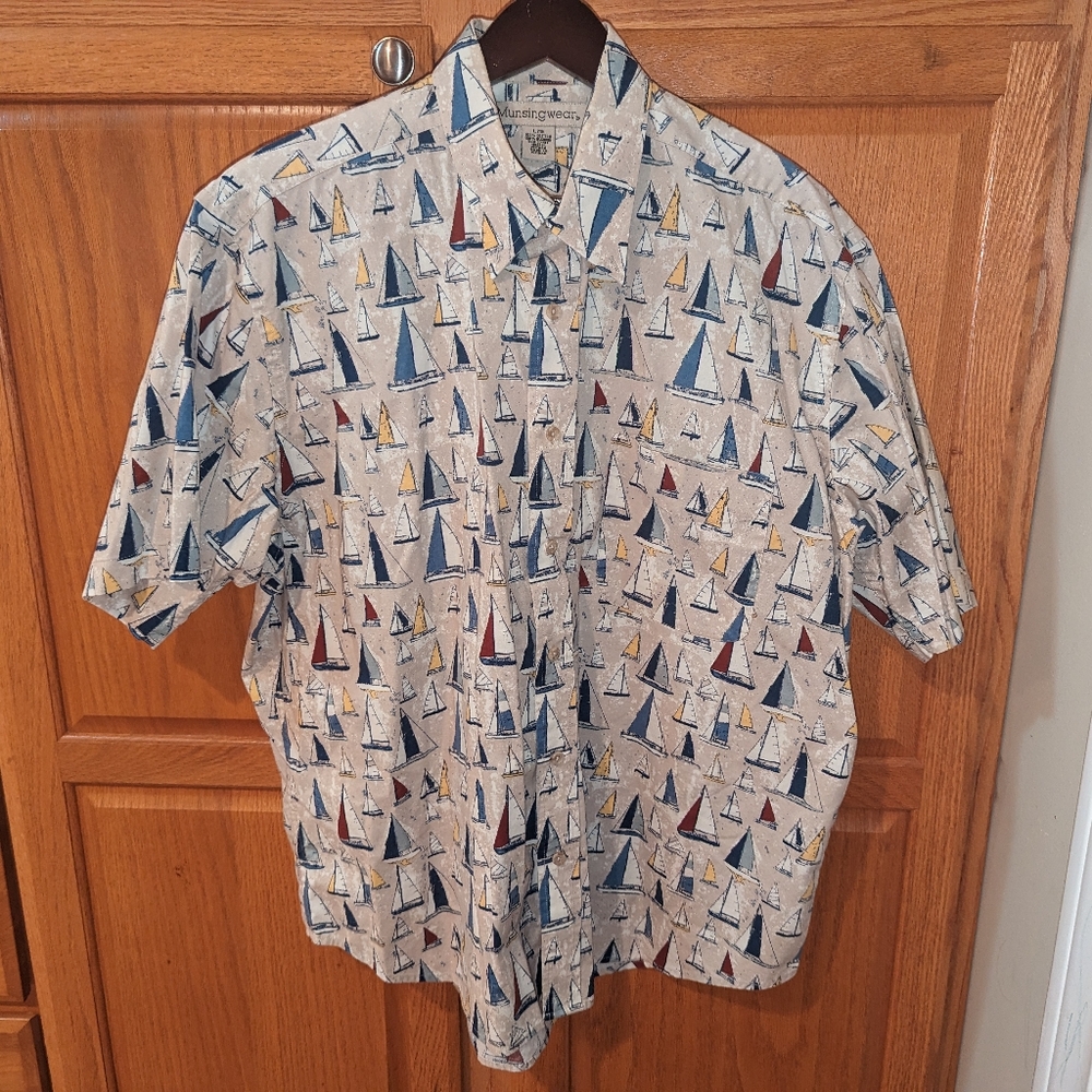 Vintage Musingwear Blue red beige boat Short Sleeve Button up Shirt Men size L